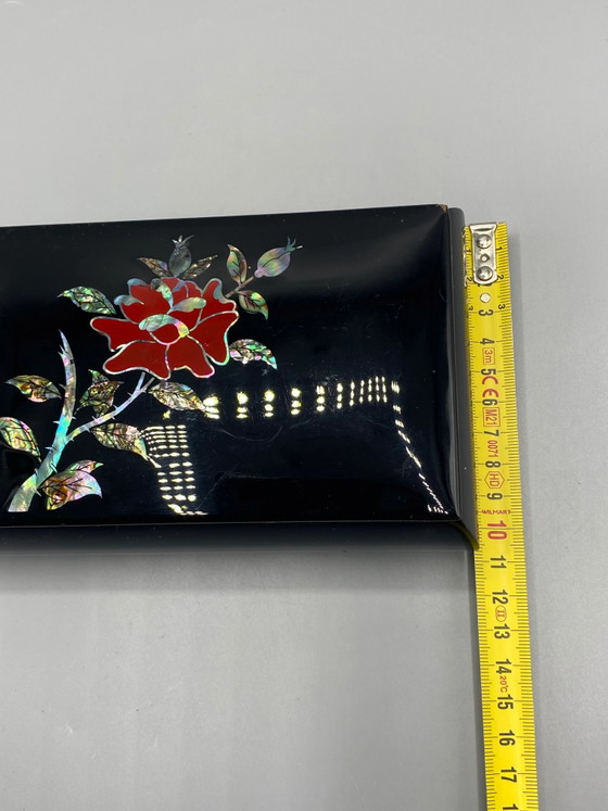 Boîte asiatique en laque noire et nacre avec décor de rose – années 1970-1980 – Objets déco, Aziatisch (photo 6 of 7)