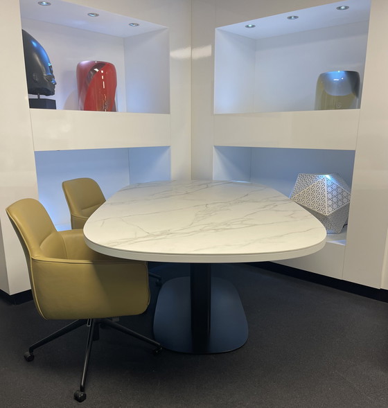 Image 1 of Leolux Toveri Dining tafel keraniek