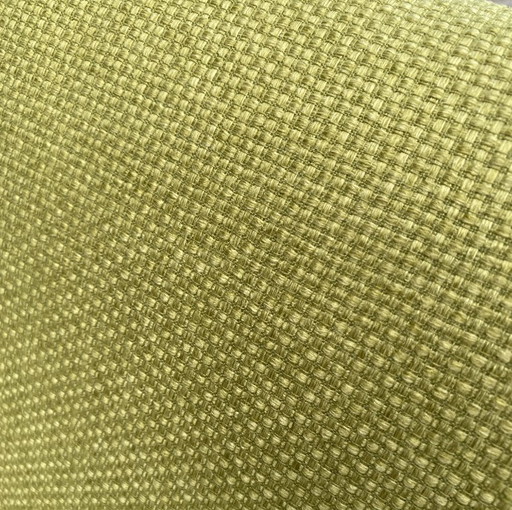 Gele stoffen en houten relaxstoel uit de jaren 60.