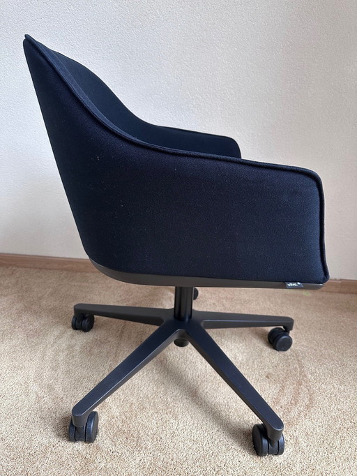 6X Vitra Softshell Chair, Five-star base