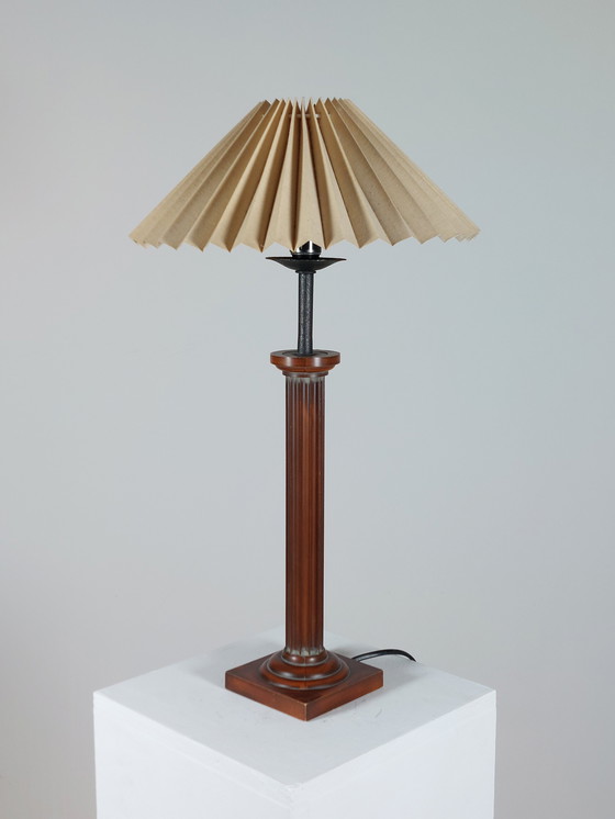 Image 1 of Lampada da tavolo vintage, lampada da comodino, decorazione a colonna, paralume plissettato in plastica