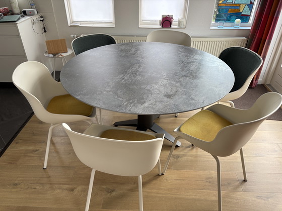 Image 1 of Carve Bert Plantagie dining table round 140 cm