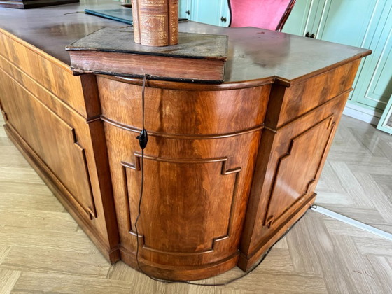 Image 1 of Bureau style classique en noyer