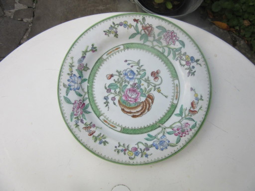 Antique Chinese Rose Plate Marked Fabricado em Macau, 22.5 cm Diameter – tafelwaar, Porcelain