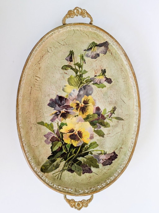 Vassoio ovale in metallo con decorazione decoupage di viole del pensiero viola e gialle (photo 2 of 14)