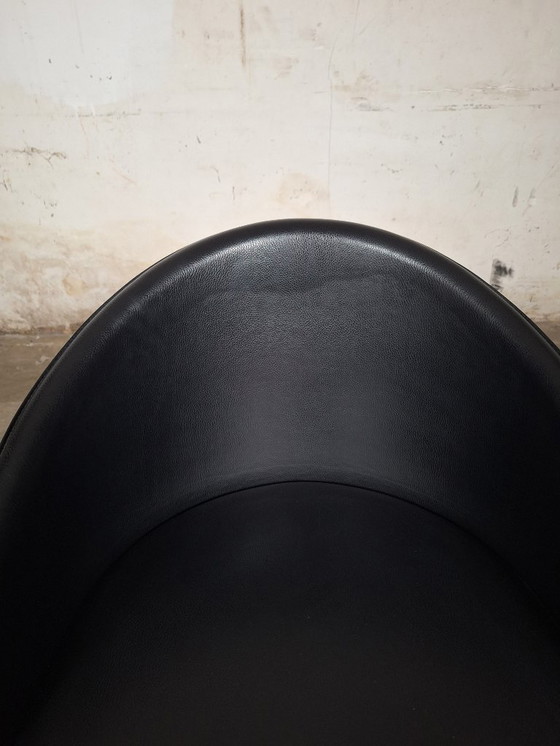 Image 1 of Silla decorativa Kastel Kameo de cuero negro con patas cromadas