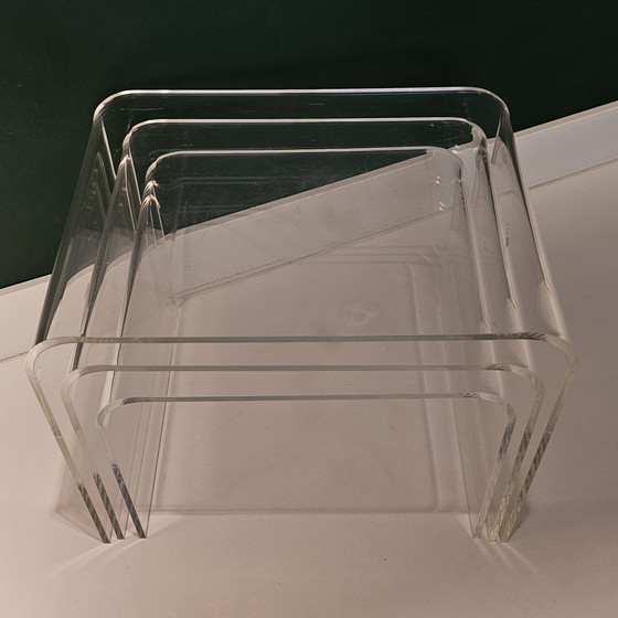 Image 1 of Lot de 3 tables d&#39;appoint vintage en plexiglas - Tables d&#39;appoint en verre acrylique incurvé transparent, Perspex transp