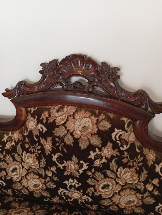 Antique 19th-Century Elizabethan Mahogany Sofa (1.85 M) - Hand-Carved Wood & Mint Condition – Textile (photo 3 of 5)