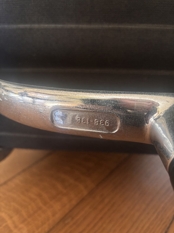 Image 1 of 4 x Vitra Eames EA108 in pelle