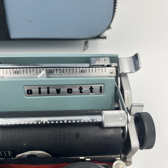 Image 1 of Olivetti Lettera 22 typewriter Blue