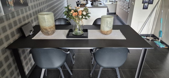 Montel Table with 4 Eames Bucket Chairs – Dining set, Metal (photo 6 of 15)