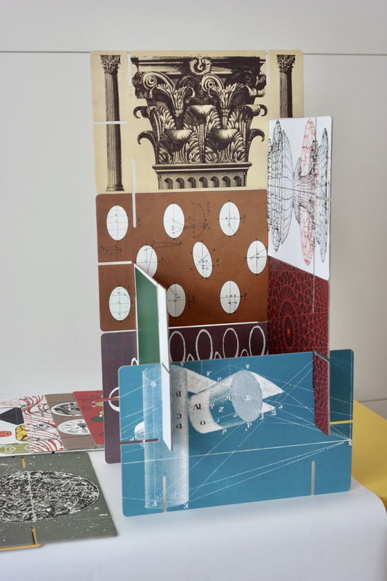 Image 1 of Eames, reusachtig kaartenhuis, ontworpen door Ray & Charles in 1952