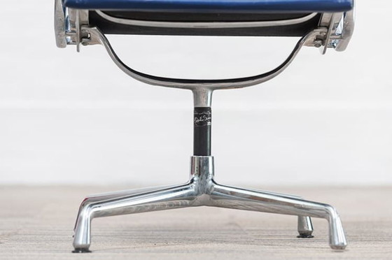 Image 1 of Vitra Ea208 Soft Pad Vergaderstoel