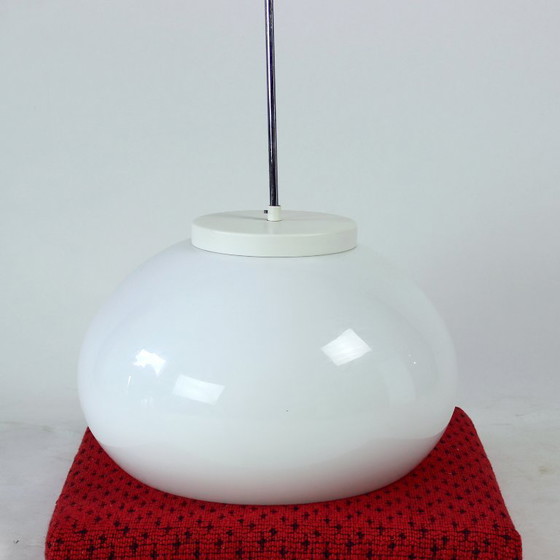 Image 1 of Enorme witte opaline plafondlamp, Tsjecho-Slowakije 1960