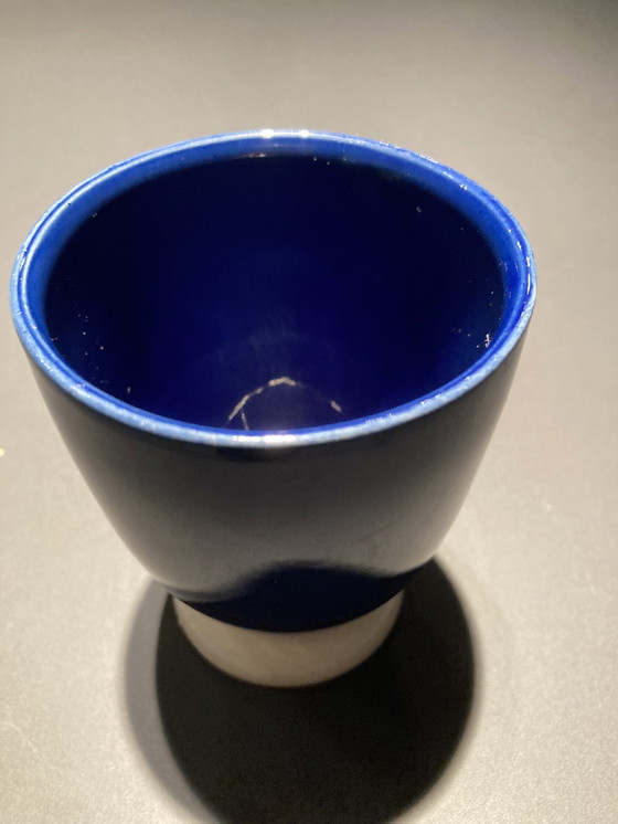 Image 1 of Coupe bleu cobalt avec peinture Delftware sur le fond