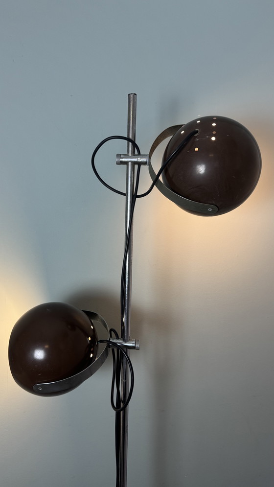Image 1 of Lampadaire vintage des années 1970, âge de l'espace, globe marron