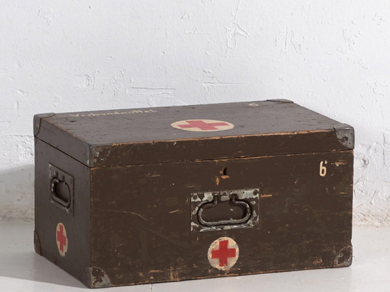 Valise médicale vintage Croix-Rouge (c.1940) #4 – Objets déco, Rustic (photo 2 of 40)