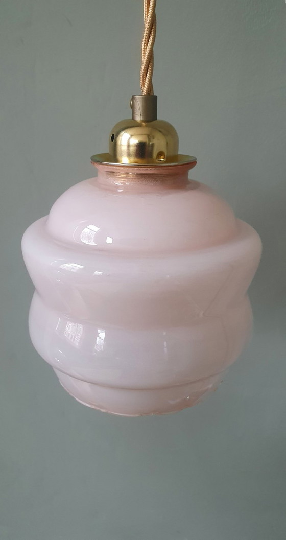 Image 1 of Vintage Franse Hanglamp - Rose Opaline Glas Met Decoratierand