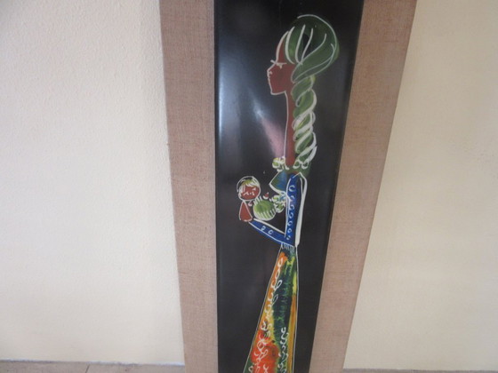 Image 1 of Placa de cerámica para colgar en la pared con la imagen de una madre y su hijo, estilo moderno de mediados de siglo, firmada por