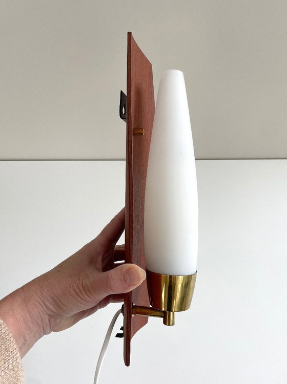 Image 1 of Applique murale moderne du milieu du siècle, design scandinave vintage en teck