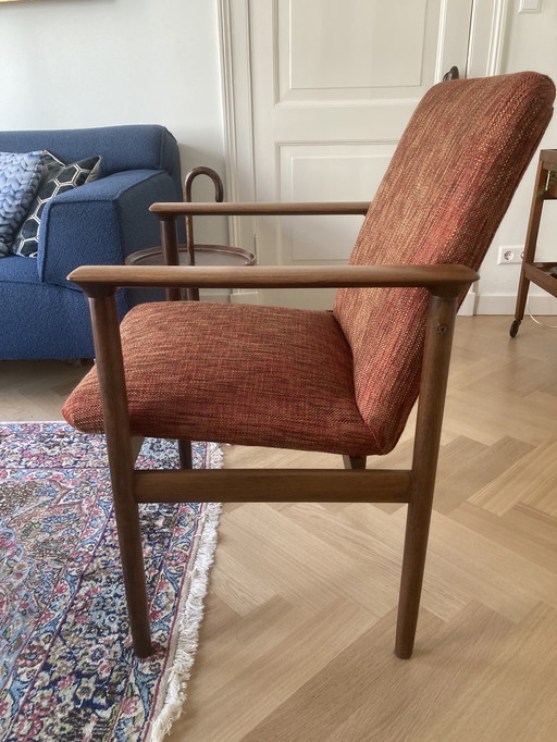 Sillón Fristho vintage tapizado nuevo