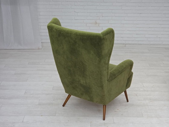 Image 1 of 1960er Jahre, skandinavisches Design, Sessel mit hoher Rückenlehne, Möbelvelours, Beine aus Buchenholz.