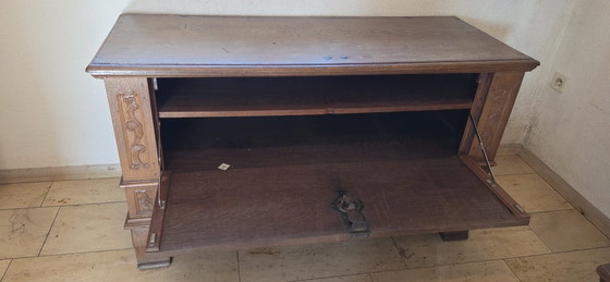 Coffre Ancien en Chêne avec Belles Sculptures, 1788 – Commodes, Bois (photo 3 of 3)