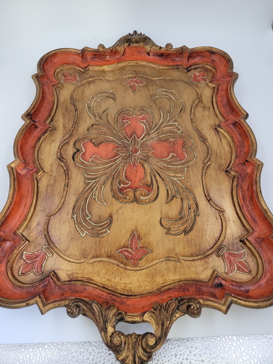 Image 1 of Vassoio fiorentino. Oro con colori arancio/rosso.