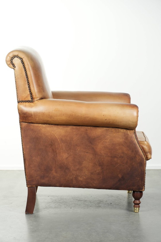 Image 1 of Beautiful and comfortable armchair made of cowhide leather with a characterful and charming English look.