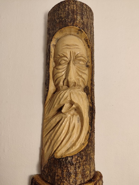 Image 1 of 4 handgefertigte Figuren aus Holzstämmen