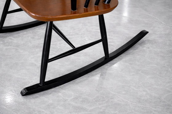 Image 1 of Fauteuil à bascule vintage en bois de style finlandais moderne du milieu du siècle, par Ilmari Tapiovaara pour Asko, années 1960