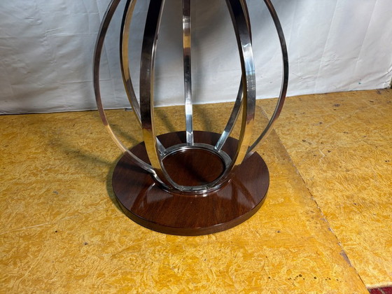 Image 1 of Vintage ronde eettafel in art-decostijl – eikenhouten blad en chromen onderstel – designgeïnspireerd. Breng tijdloze elegantie i