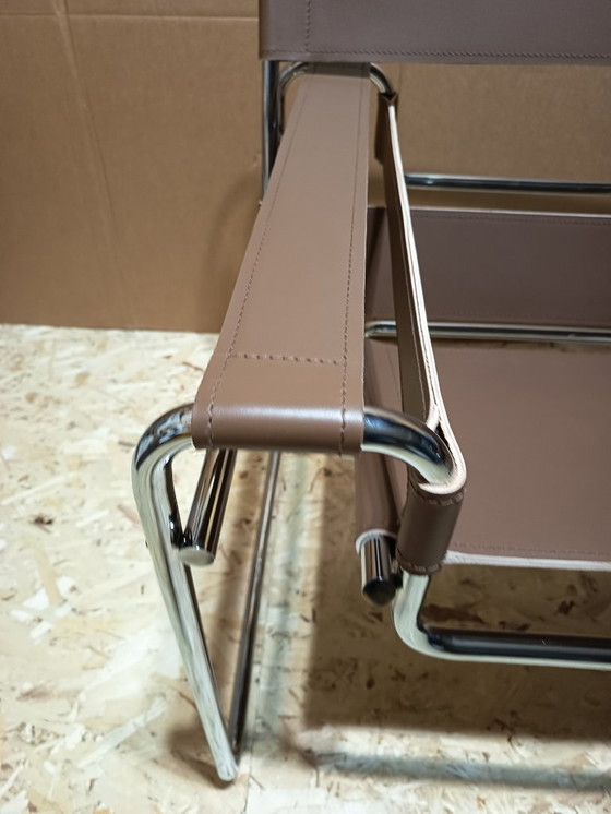 Image 1 of Poltrone Knoll Wassily B3 2 nuove/usate in pelle color noce di Marcel Breuer € 4.400