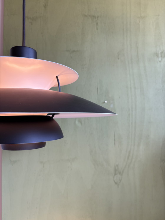 Image 1 of Louis Poulsen PH5 Neues Modell Monochrom