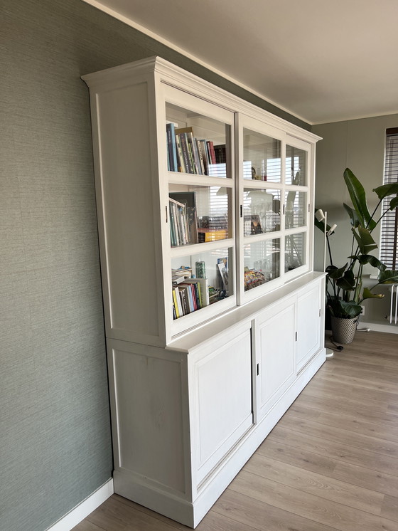 Image 1 of Ampia credenza