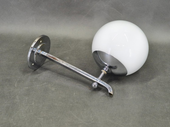 Image 1 of Art Deco wandlamp van chroom en melkwit glas, Tsjecho-Slowakije, jaren 1930
