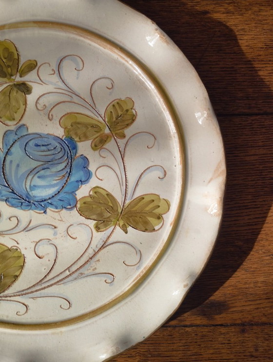 Image 1 of Antieke decoratieve aardewerken schaal