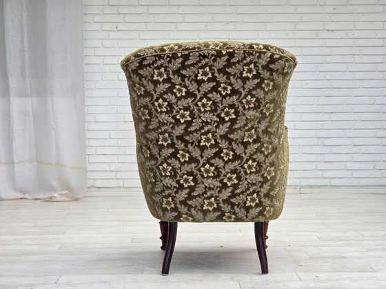 Image 1 of Poltrona danese, anni '50, rivestimento in velluto verde, gambe in legno di frassino.