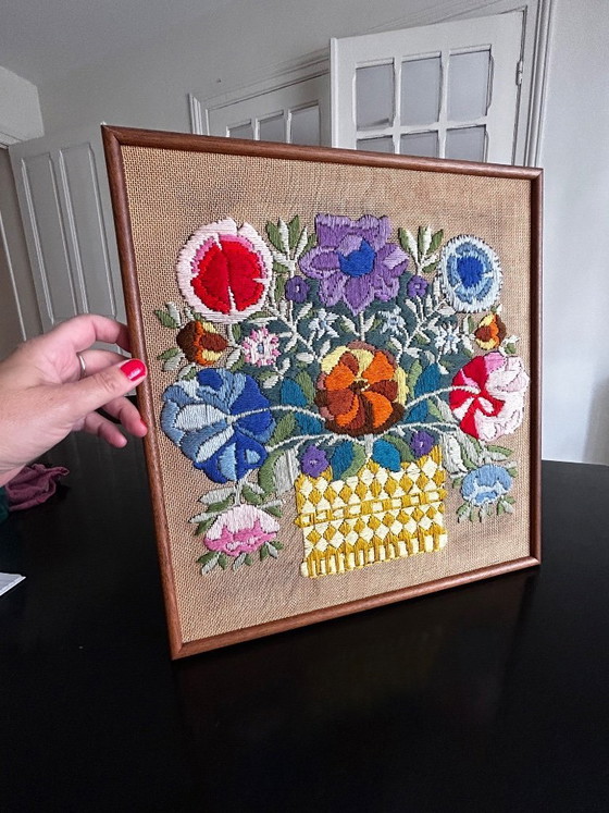 Image 1 of cuadro de flores bordadas