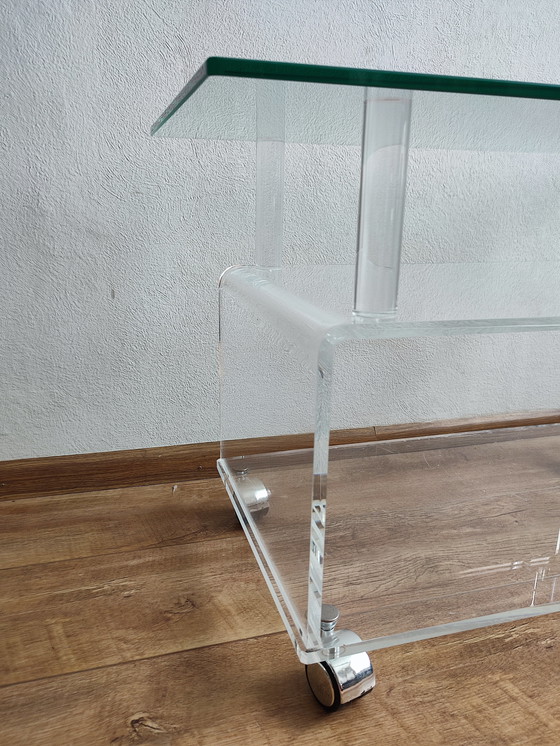 Image 1 of Carrello del tavolo dei mobili TV in plexiglass acrilico con piano in vetro su ruote