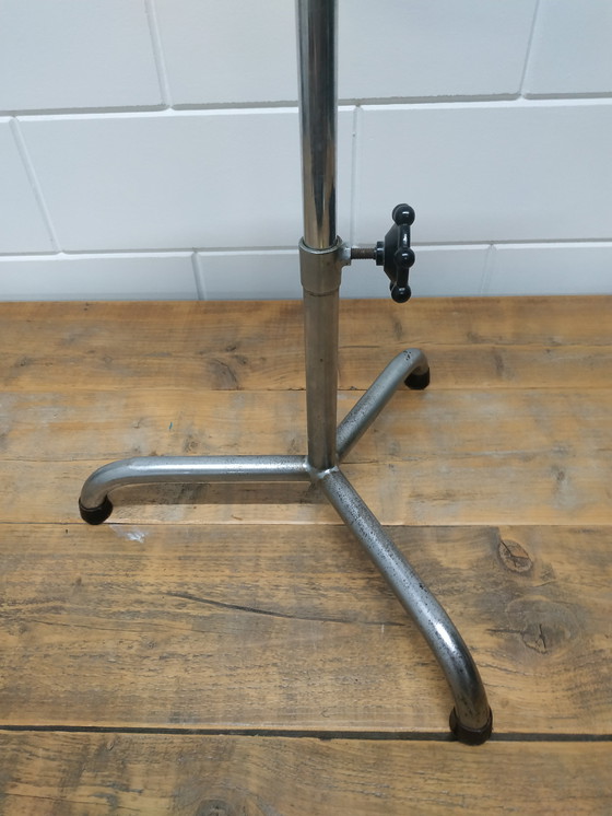 Image 1 of Support industriel vintage pour jambes de pédicure (peut également être utilisé pour la manucure)