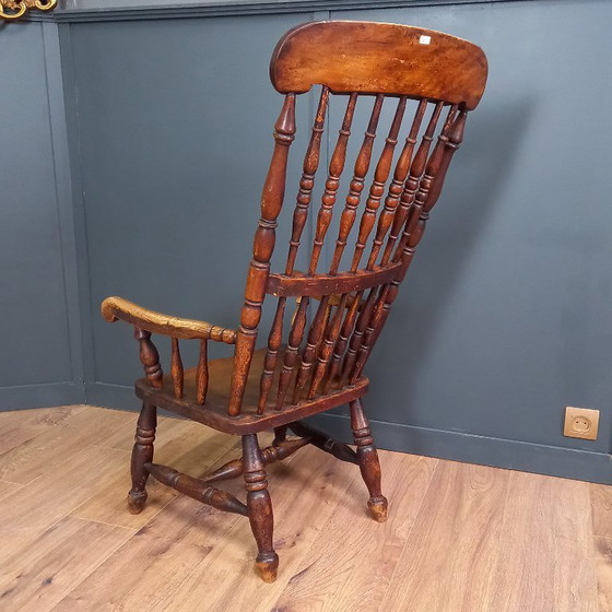 Image 1 of Niedriger antiker Bobbin-Windsor-Stuhl