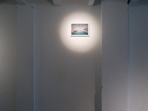 Piscina vacía — fotografía pequeña en color enmarcada de 21x23 cm