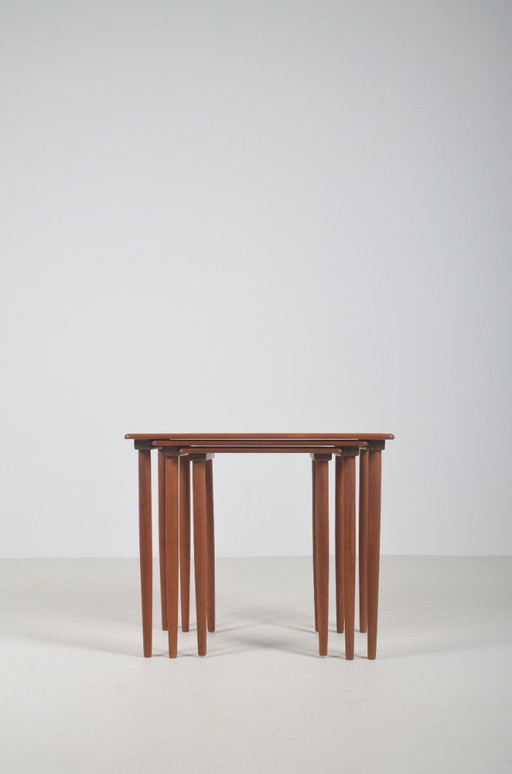 Set aus 3 dänischen Satztischen aus Teakholz, 1960er Jahre