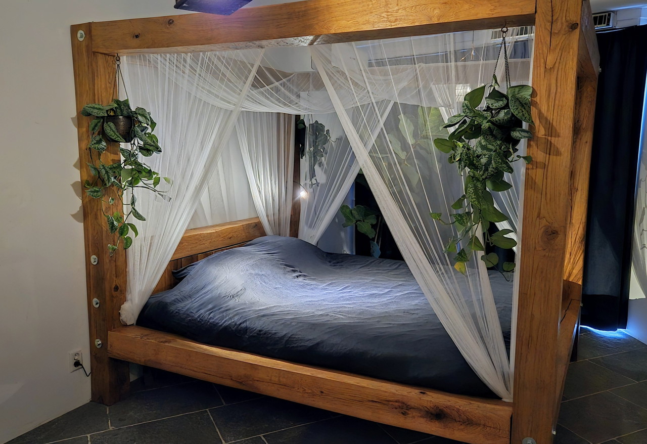 Cama con dosel tamaño king de roble macizo | €2,950 | Whoppah, image size:1280x878