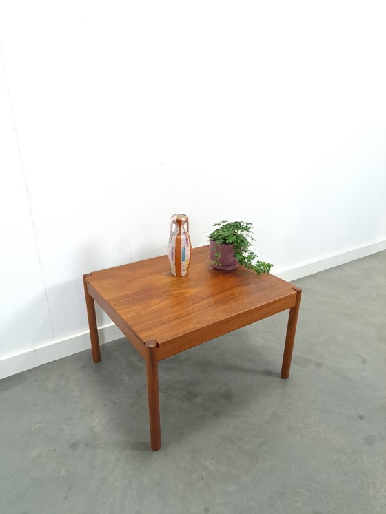 Image 1 of Mesa de centro danesa cuadrada de teca Magnus Olesen con patas redondas, n.º 2