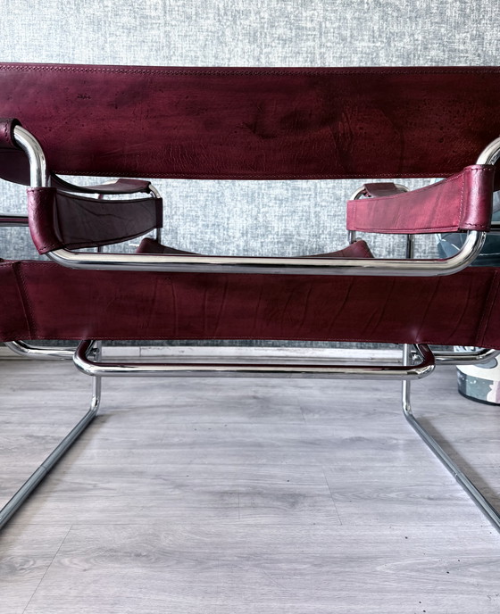 Image 1 of Poltrona vintage Wassily di Marcel Breuer per Fasem, in pelle rosso bordeaux.