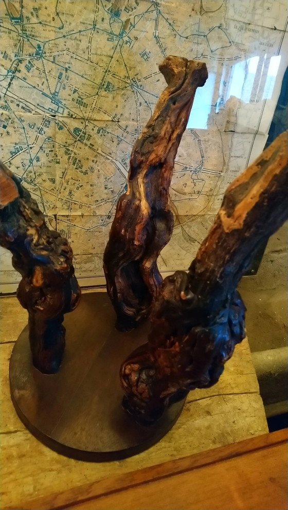 Sgabello brutalista a treppiede realizzato con ceppi di vite. – Sgabelli, Wood (photo 10 of 17)