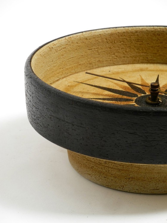 Image 1 of Precioso reloj de pared redondo de cerámica de los años 70 hecho a mano