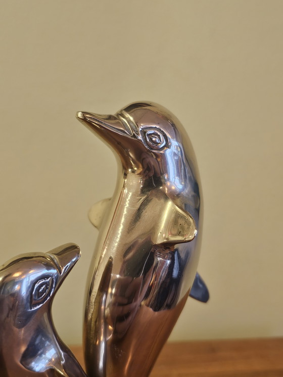 Image 1 of Statua di delfino in ottone vintage anni '70. Il delfino presenta